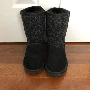 Minnetonka fuzzy black boots!